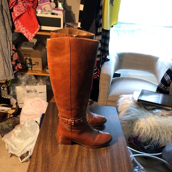 Michael Kors boots new except for one thin hairline scratch - Picture 9 of 9